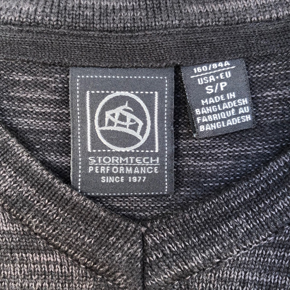 SOLD Ombré Black and Grey Audi V-neck Sweater NWOT - Picture 3 of 4